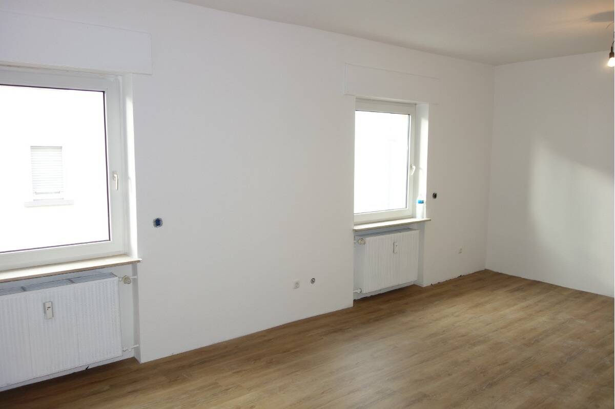 Teilsaniertes Mehrfamilienhaus (4 Wohnungen) in zentraler, ruhiger Lage von FFM-Sossenheim – 65936 Frankfurt am Main – Bild 1 von 9