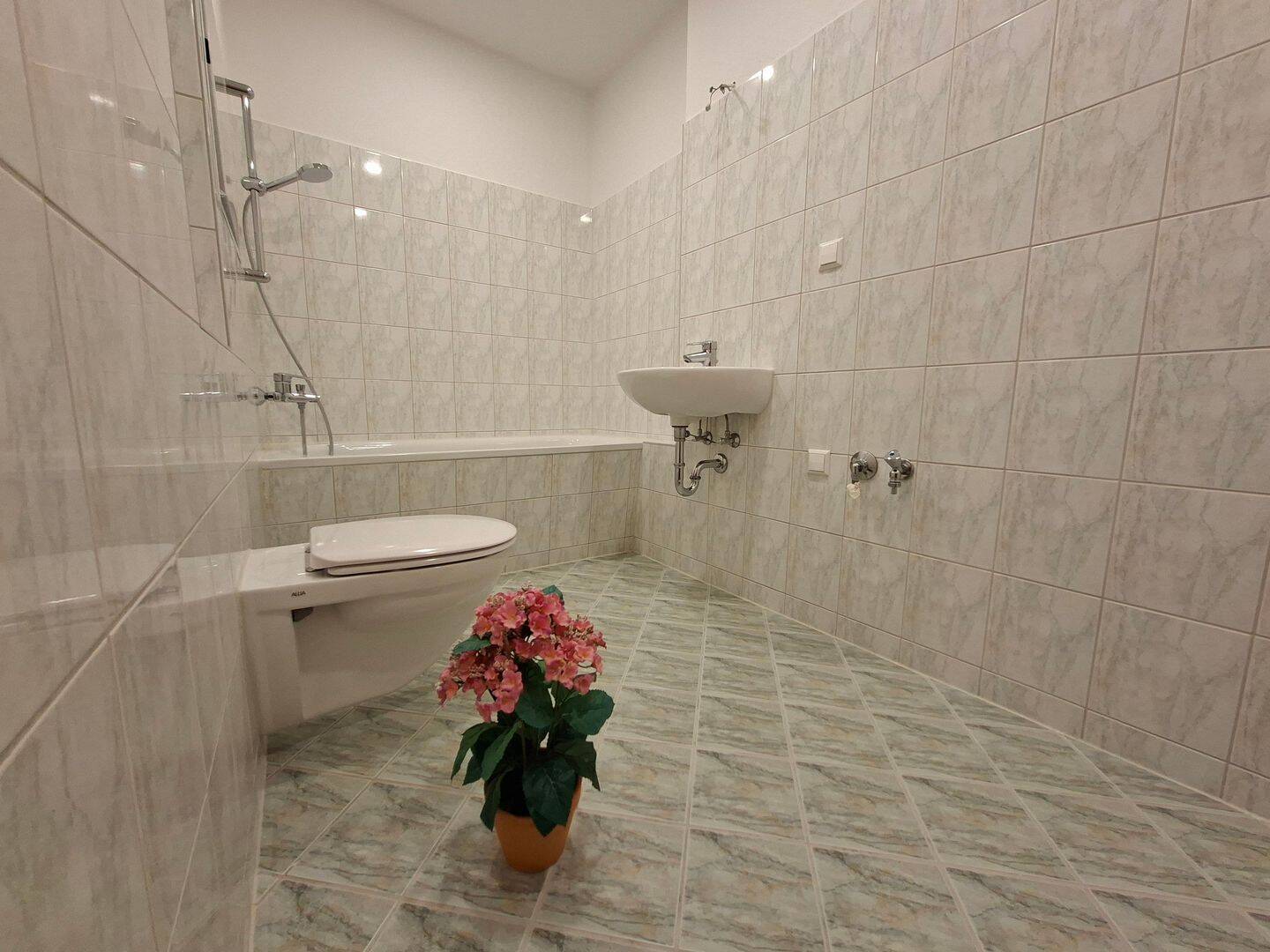 2-Zimmerwohnung im Kappler Stadtgarten mit Balkon – Chemnitz – Vorschaubild 2