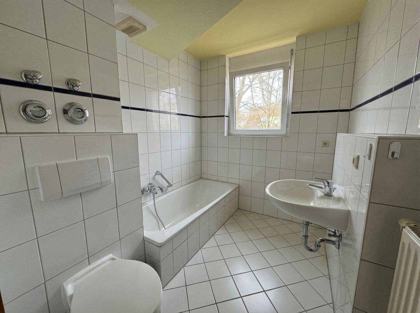 Charmante, helle 3-Zimmer-Wohnung mit Parkblick, Balkon und Tiefgaragenstellplatz! – Leipzig – Vorschaubild 5