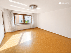 Bad-Cannstatt: Geräumige 4,5-Zi.-Whg. mit 2 Balkone * neue EBK * Garage * TL-Bad * – 70374 Stuttgart – Vorschaubild 2