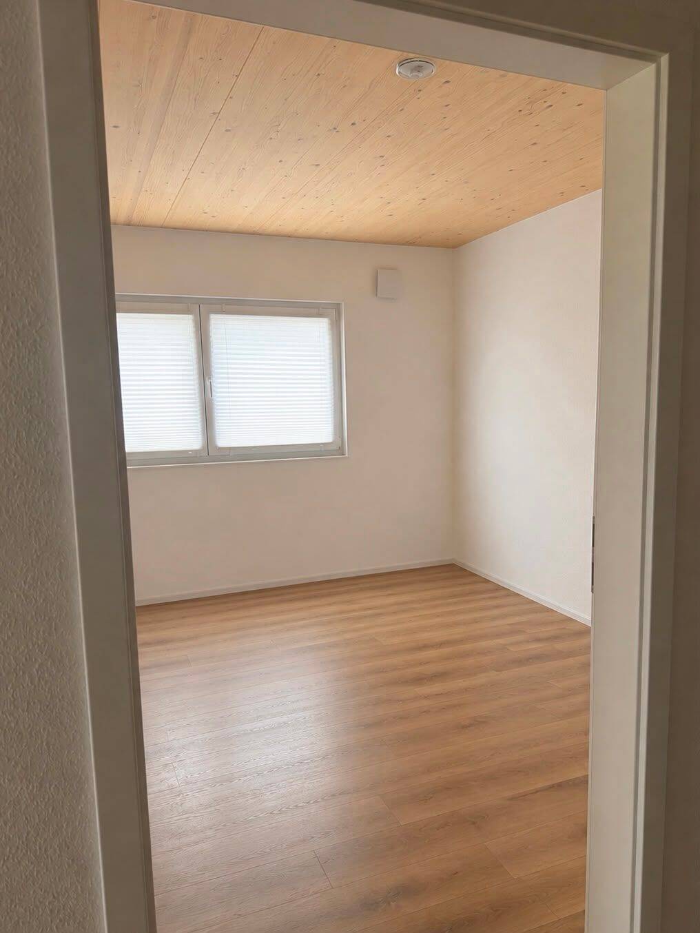 Ab sofort verfügbar - 4,5-Zimmer-Wohnung mit Terrasse in Weil im Schönbuch – Weil im Schönbuch – Vorschaubild 3