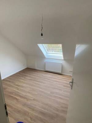 Modernisierte Dachgeschosswohnung – 21149 Hamburg – Vorschaubild 5
