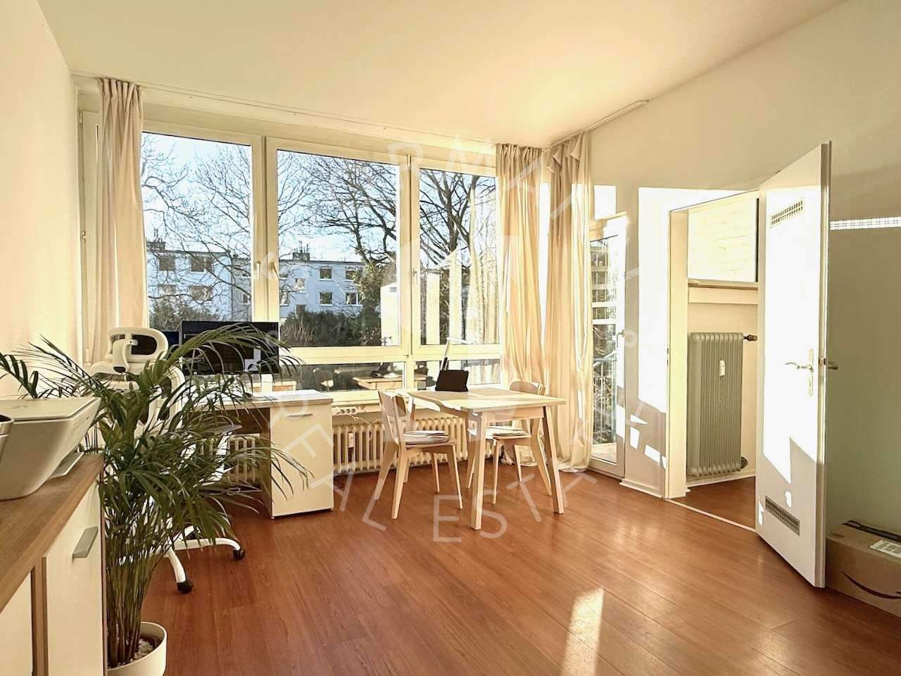 Gemütliches Pendler-Apartment mit Balkon in Oberkassel - Einbauküche inklusive
