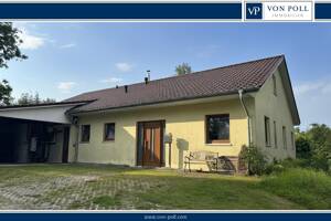 Moderner Bungalow mit Sauna und Hofleben vor der Tür