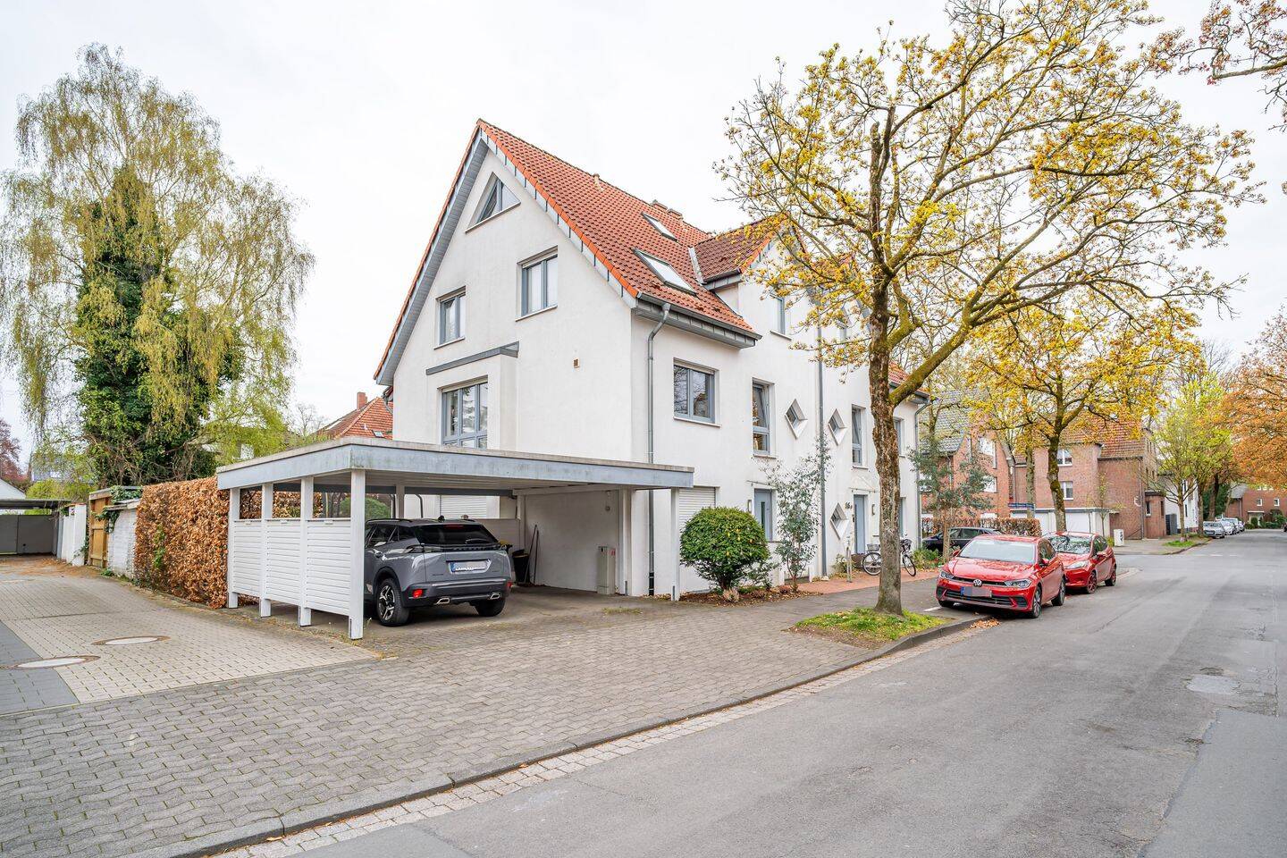 Attraktive Doppelhaushälfte mit zwei vermieteten Wohneinheiten – eine nachhaltige Kapitalanlage in zentrumsnaher Lage – Gütersloh – Bild 1 von 9