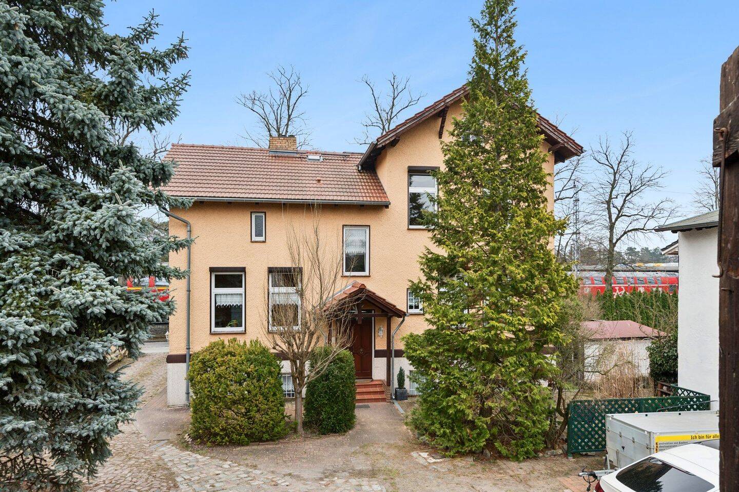 Zweifamilienhaus im Herzen von Zeuthen auf großzügigem Grundstück – Zeuthen – Bild 1 von 9