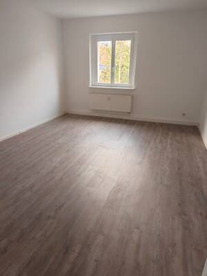 Gut geschnittene 3 Raum Wohnung mit Loggia – 4277 Leipzig – Vorschaubild 5