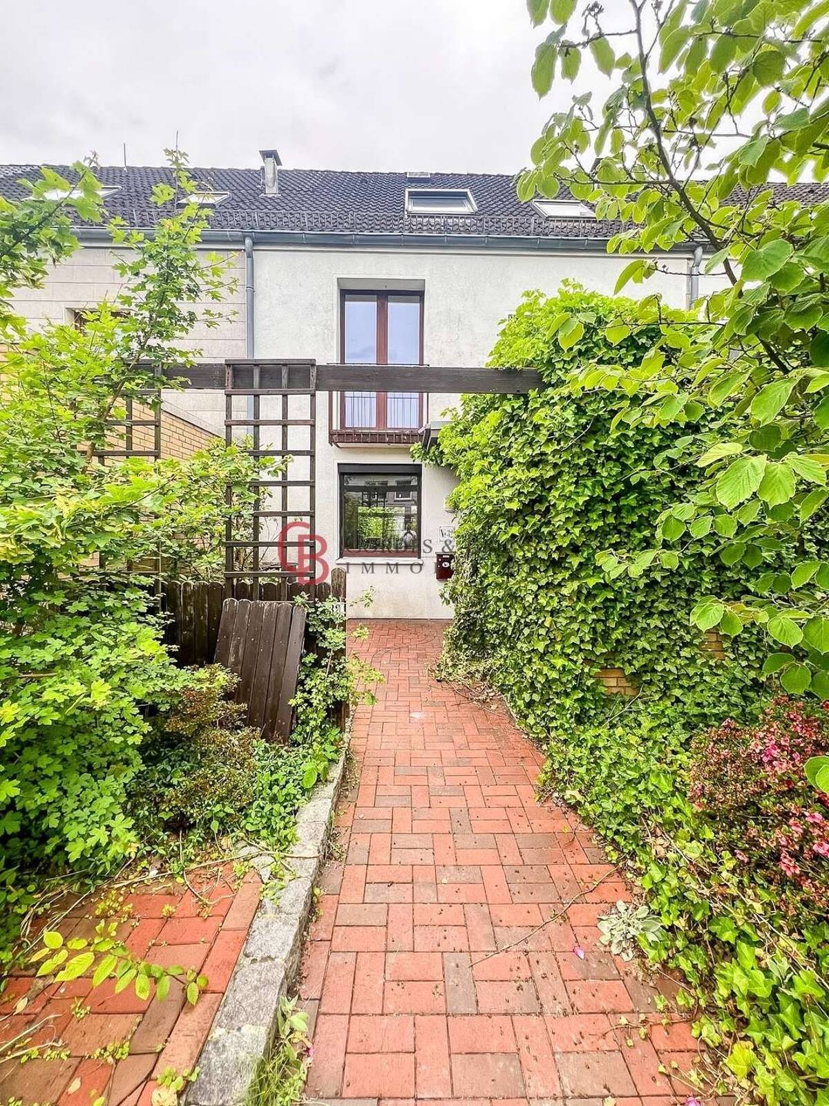 Geräumiges Reihenhaus ruhig gelegen in Sodenmatt *Provisionsfrei* – 28259 Bremen – Bild 1 von 9