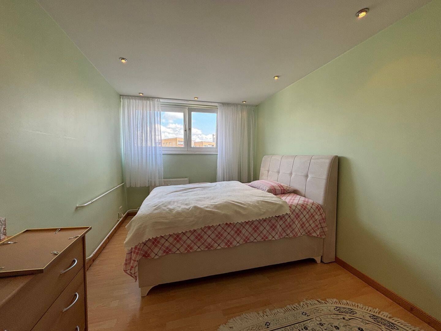 Bezugsfreie 3-Zimmer-Dachgeschosswohnung mit Balkon in City-Lage unweit Schloss Charlottenburg – Berlin – Vorschaubild 8