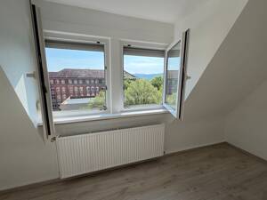 helle neu renovierte 3 Zimmer Wohnung in Stuttgart West zu vermieten – 70193 Stuttgart – Vorschaubild 2