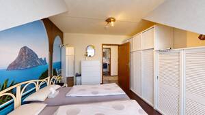 Gepflegte Zwei- bis Drei-Zimmer-Dachgeschosswohnung mit Dachloggia – 60528 Frankfurt am Main – Vorschaubild 9