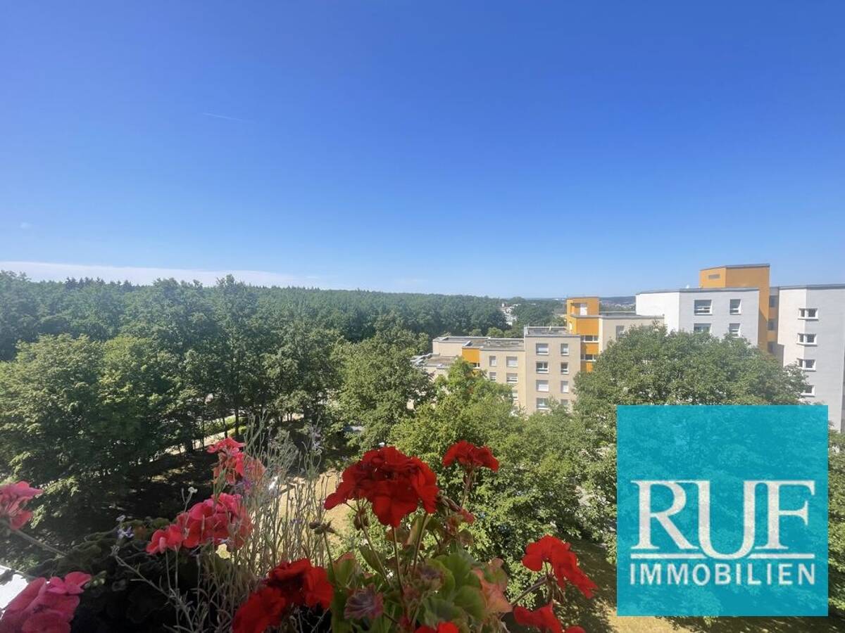 Attraktive Wohnung mit Fernblick, Einzelgarage und Aufzug. – 75181 Pforzheim – Bild 1 von 9
