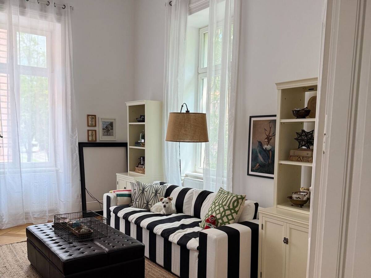 Stilvolle Altbauwohnung mit vier Zimmern, Balkon und moderner Küche in Bahnhofsnähe – 65185 Wiesbaden – Bild 1 von 8