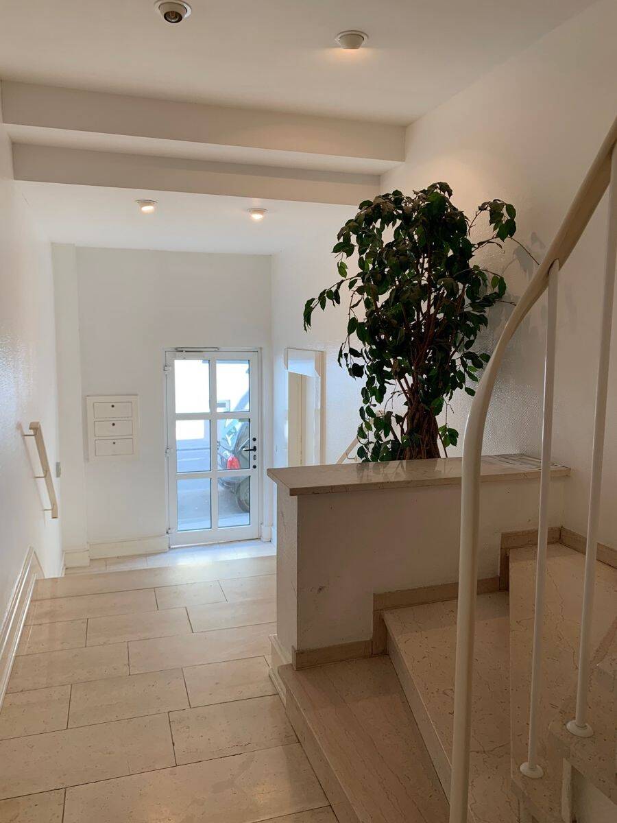 KÖLN INNENSTADT Nähe Neumarkt, helle geräumige 3 Zi. Wohnung, 111 m² Wfl. im 1. OG, gr. Westterrasse – Köln – Vorschaubild 6