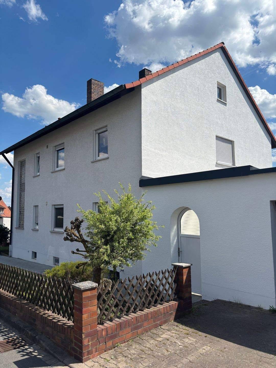 Zweifamilienhaus mit Carport in Weisendorf - Buch
