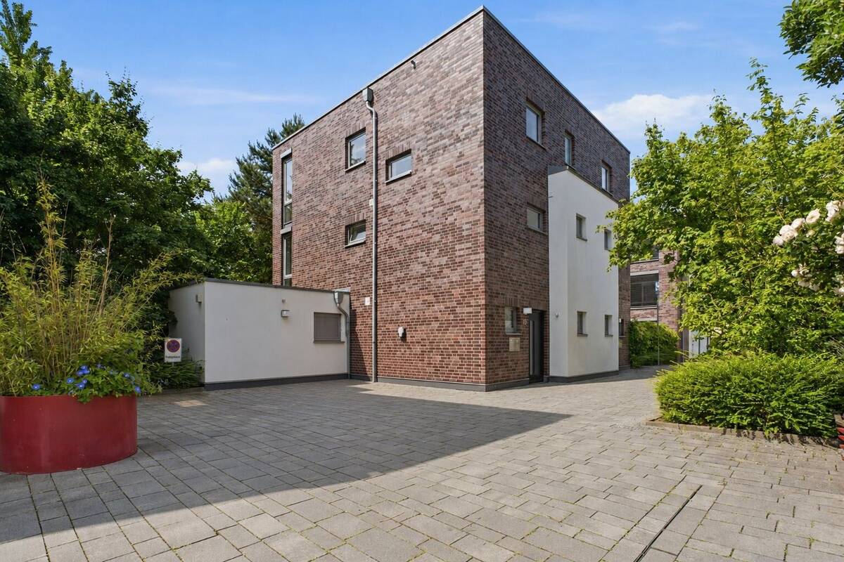 Exklusives Wohnen über zwei Etagen mit Garten und Blick ins Grüne in den Heiligengeisthöfen – 26121 Oldenburg – Bild 1 von 9