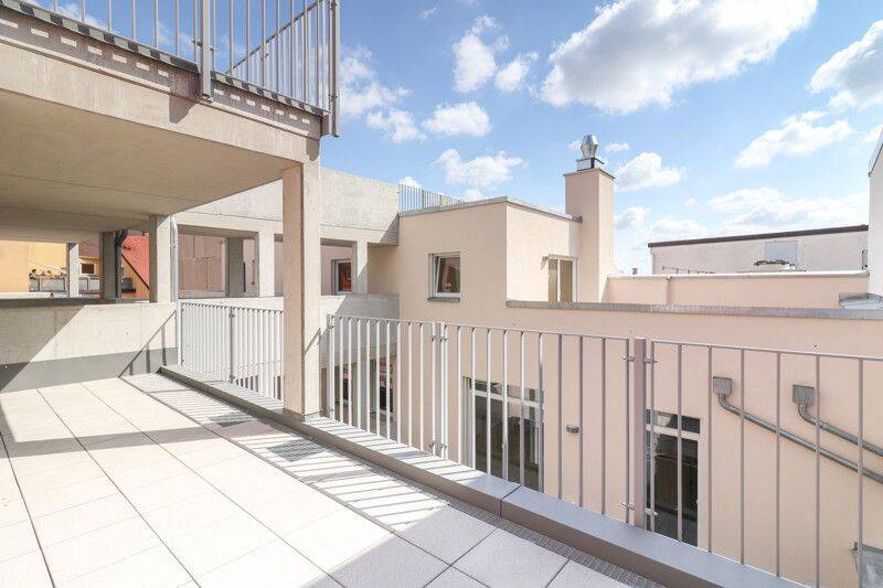 Lichtdurchflutetes Wohngefühl mit Balkon und neuer Einbauküche - modernes Zuhause zum Wohlfühlen