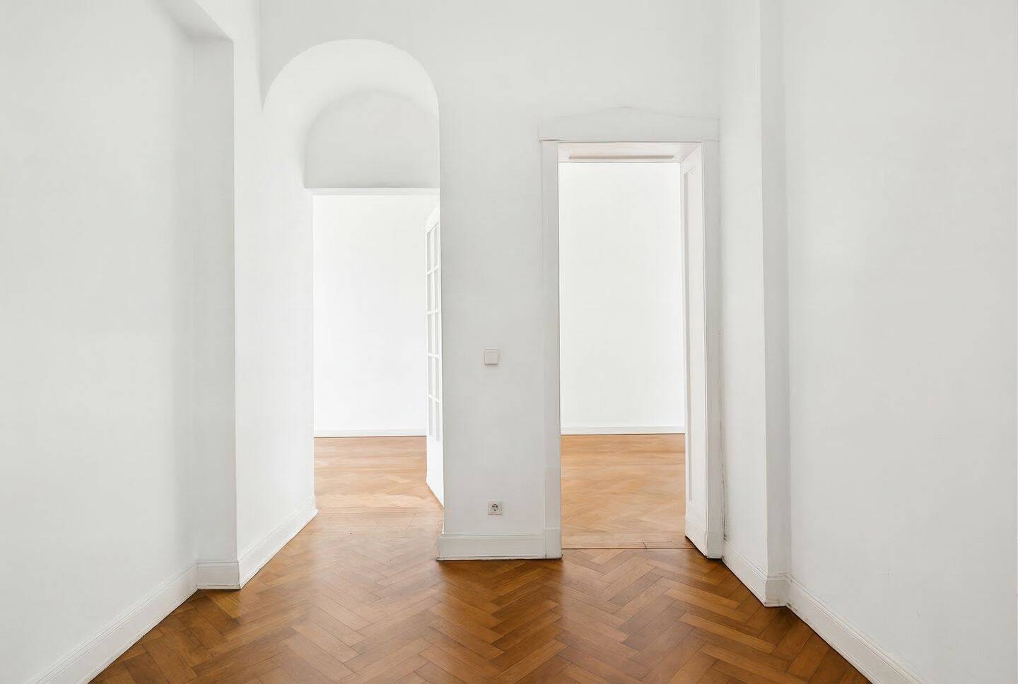 Eleganter Jugendstil-Altbau mit Balkon und großzügigem Wohnkomfort in Charlottenburg – Berlin – Vorschaubild 2