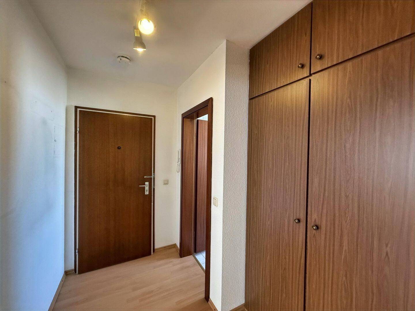 Gut geschnittene 2-Zimmer-Wohnung mit Süd-Loggia in Augsburg-Lechhausen – Augsburg – Vorschaubild 6