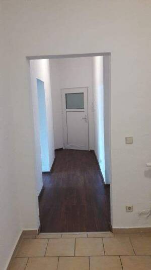 2-Raum-Wohnung mit Kaminofen, EBK und Wanne in zentraler Lage – 99085 Erfurt – Vorschaubild 3