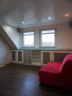 Klimatisierte Maisonette-Wohnung, voll möbliert, mit großer Dachterrasse & Stellplatz – 40547 Düsseldorf – Vorschaubild 8