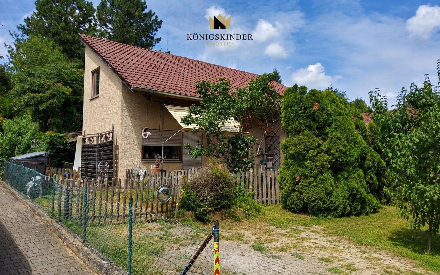 Herrliche 3,5-ZI.-EG-Wohnung mit zauberhaftem Gartenanteil, Stellplatz, Hobby-u. Kellerraum u.v.m.