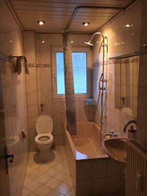 geräumige 3 Zimmer Wohnung mit Balkon