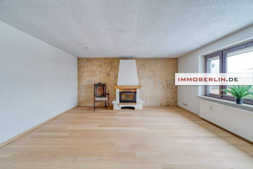 IMMOBERLIN.DE - Attraktives Haus mit zwei Wohneinheiten & Nebengebäude inkl. Doppelgarage in ländlicher Lage – Mönkebude – Bild 1 von 9