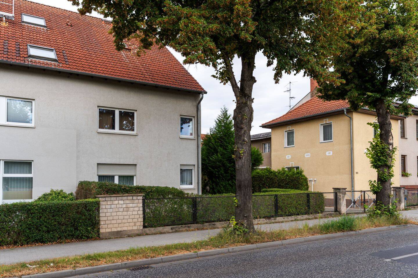 Doppelte Chance - modernes Haus von 1996 plus Altbau zum Sanieren – Schönefeld – Bild 1 von 9
