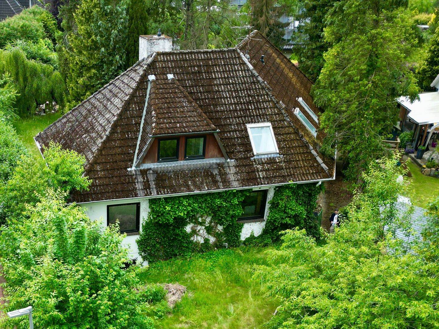 Repräsentatives Haus zum Verwirklichen auf großem eingewachsenen Grundstück – Quickborn – Vorschaubild 5
