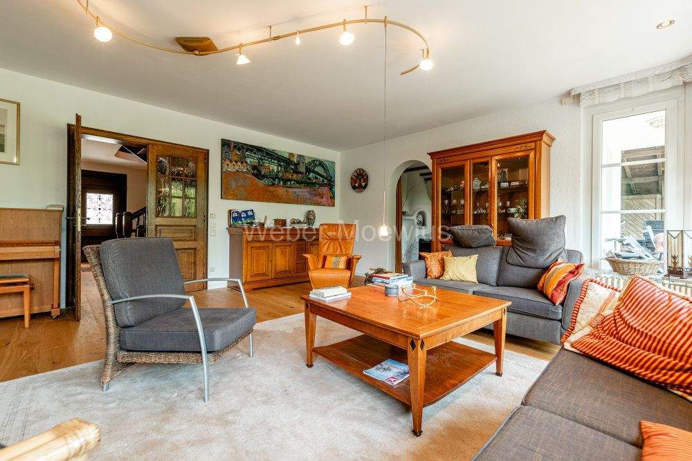 Großzügiges Landhausanwesen mit exklusivem Wellnessbereich, Garagenhaus + wunderschönem Garten – Neunkirchen-Seelscheid – Bild 1 von 9
