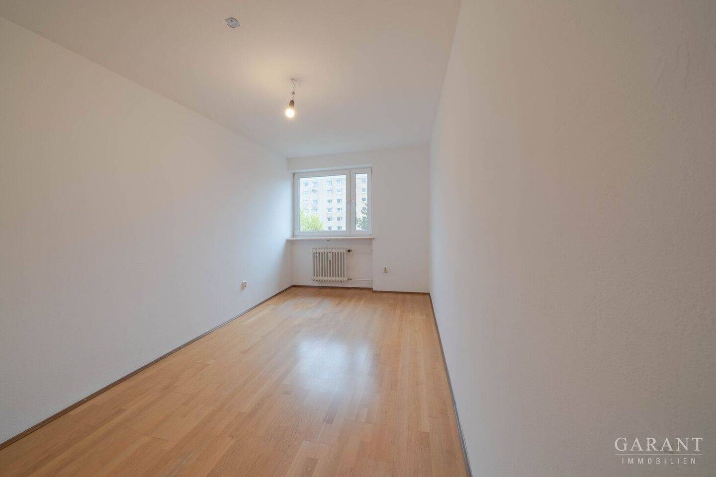 Attraktive 3 Zimmer-Wohnung mit Loggia, Aufzug & Stellplatz im Münchner Norden – München – Vorschaubild 2
