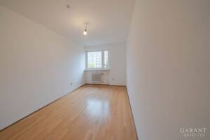 Attraktive 3 Zimmer-Wohnung mit Loggia, Aufzug & Stellplatz im Münchner Norden – 80935 München – Vorschaubild 2