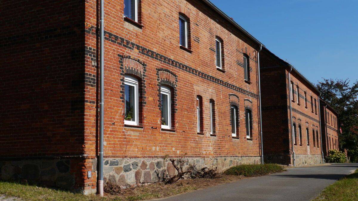 PROVISIONSFREI | Sanierungsobjekt mit Potenzial - 8 Wohnungen, Nebengebäude und 2.626 m² Grundstück
