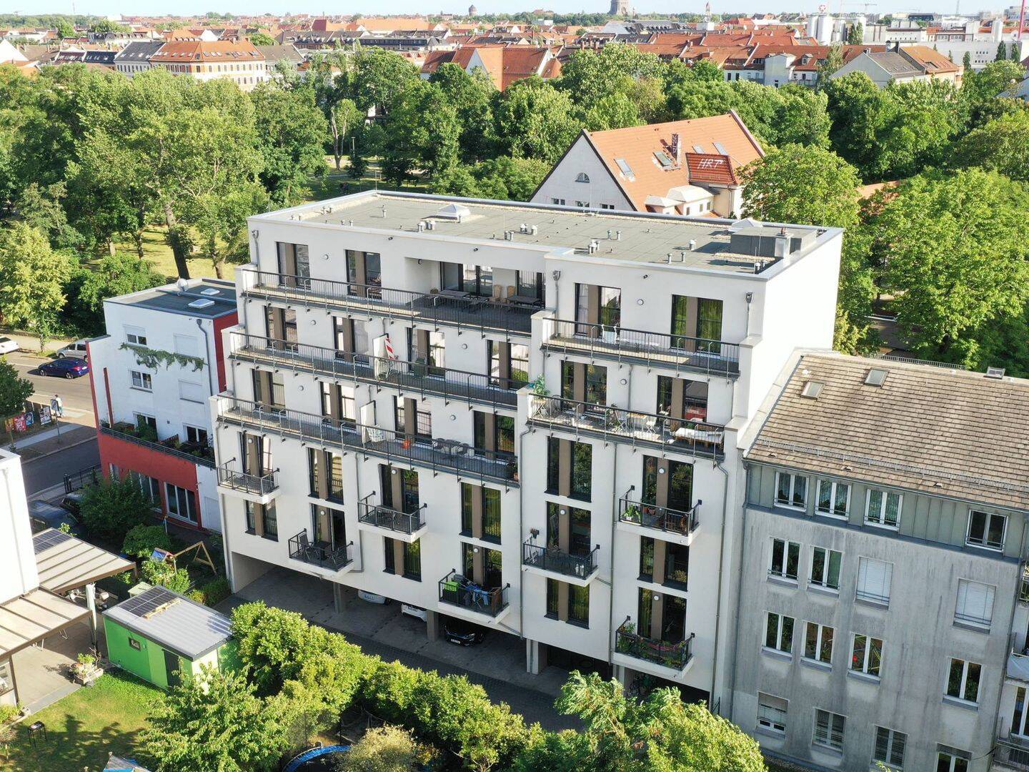 ** Modernes, vollmöbliertes 1-Zimmer-Apartment mit EINBAUKÜCHE, französischen BALKON und gemeinschaftlicher DACHTERRASSE ** – Leipzig – Vorschaubild 9