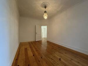 3,5-Zimmer-Altbauwohnung im Nordend mit Balkon, EBK und 3m hohen Decken – 60318 Frankfurt am Main – Vorschaubild 6