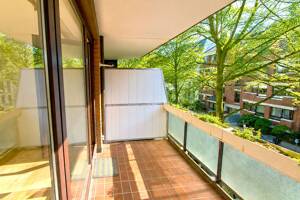 Eppendorf: Sonnige 2-Zimmer-Wohnung mit Süd-Balkon, TG-Stellplatz und Gartennutzung – 20251 Hamburg – Vorschaubild 2
