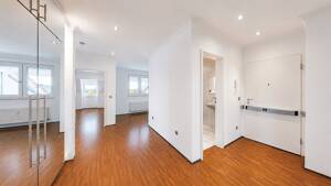 Großzügige Dachgeschosswohnung mit Loggia und Aufzug – 60435 Frankfurt am Main – Vorschaubild 9