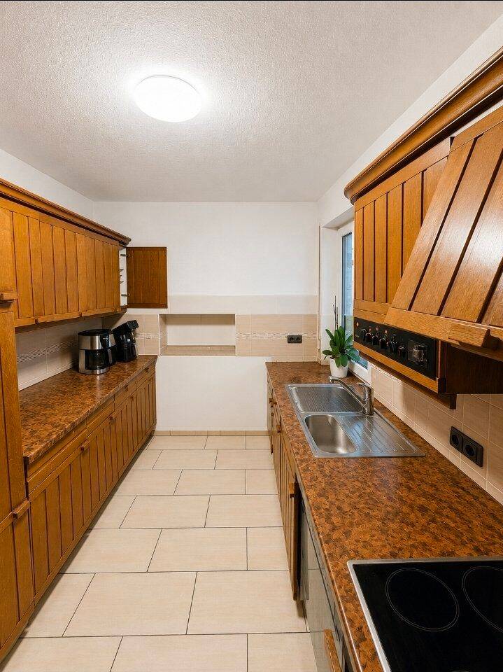 Große Wohnung mit Garage, großem Balkon, Schwimmbad, Sauna – Kassel – Vorschaubild 6