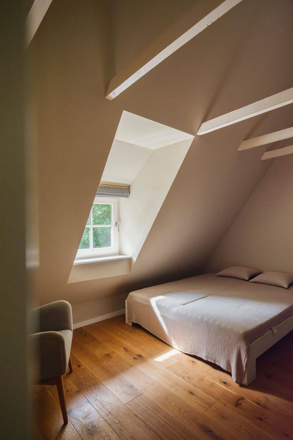 Stilvolle Reetdach-Maisonette mit offenem Wohnbereich, Gaubenlicht und Südterrasse – Sankt Peter-Ording – Vorschaubild 8