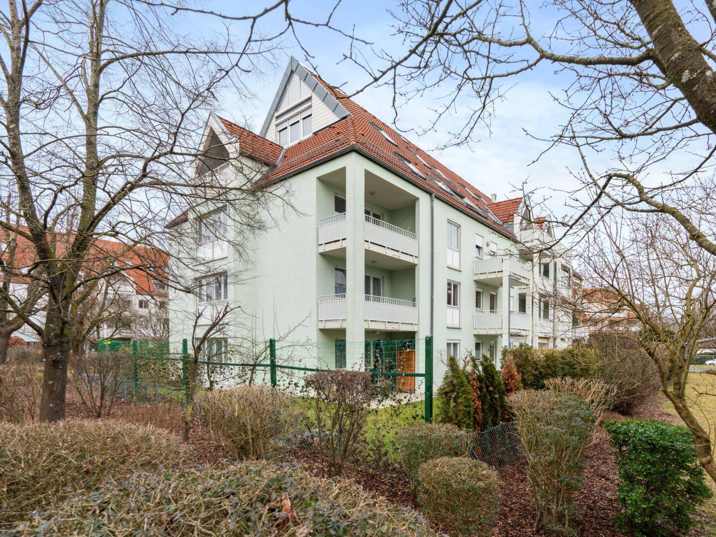 3-Zimmer-Gartenwohnung in Augsburg-Haunstetten - Straßenbahn-Haltestelle vor der Türe