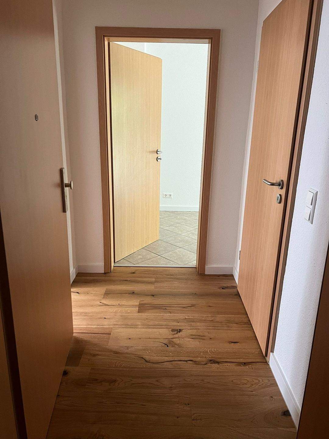 ***2 Zi. WE, Parkettboden, Terrasse, Tageslichbad mit Wanne, etc.*** – Leipzig – Vorschaubild 8