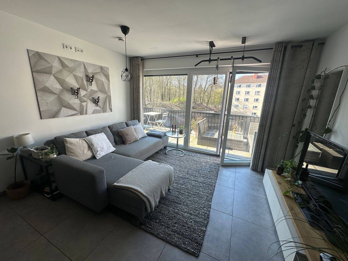 Untermiete 1 Jahr: Zentrale 2-Zimmer Neubauwohnung mit großem Südbalkon in Schlossnähe – Münster – Vorschaubild 3