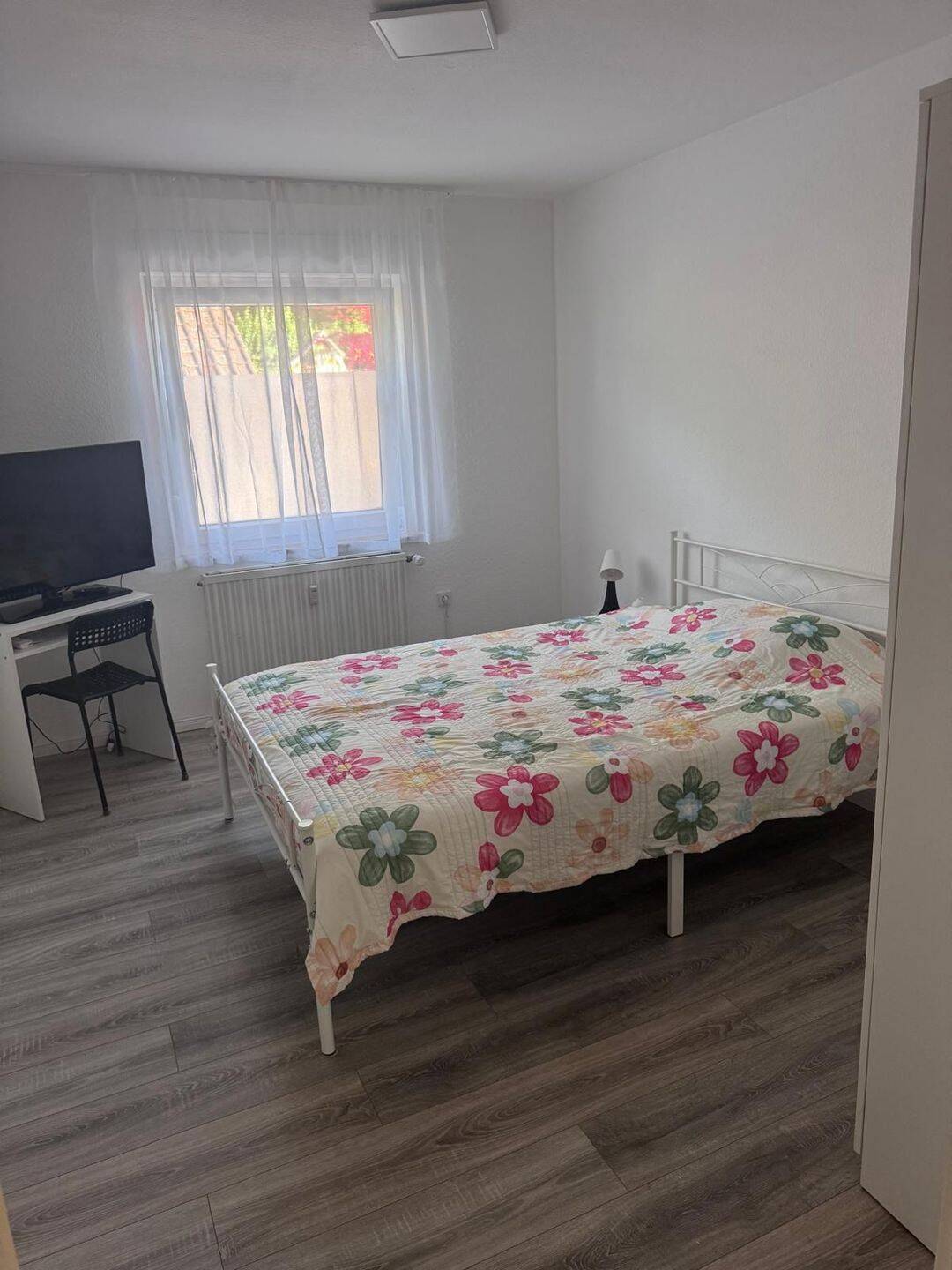 Möbliertes Zimmer mit Doppelbett in Walzbachtal (Nähe Karlsruhe) - Wohnen auf Zeit ab 1 Monat