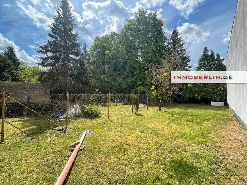 IMMOBERLIN.DE - Sanierungsbedürftiges Haus mit Nebengebäuden & Südgarten in naturverbundener Lage