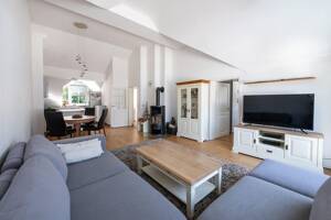 Großzügige 4-Zimmer-Dachgeschosswohnung mit beeindruckender Raumhöhe, Kamin und zwei Balkonen – 81827 München – Vorschaubild 6