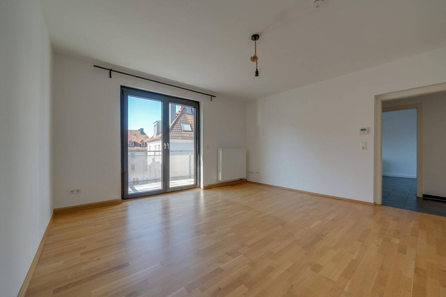 Bezugsfrei & frisch renoviert - helle 3-Zimmer-Wohnung mit Balkon und Einbauküche – Würzburg – Vorschaubild 5