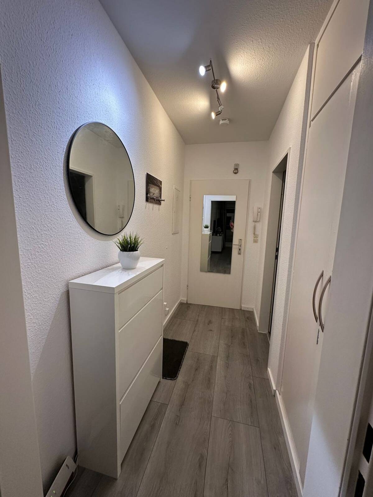 Möblierte 1-Zimmer-Wohnung in zentraler Lage – 25469 Halstenbek – Bild 1 von 8