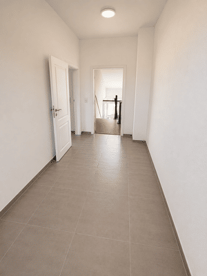 Ab sofort bezugsfrei / 2,5-Zimmerwohnung / Einbauküche / 3. Obergeschoss (Dachgeschoss) / ohne Aufzug – 54292 Trier – Vorschaubild 4