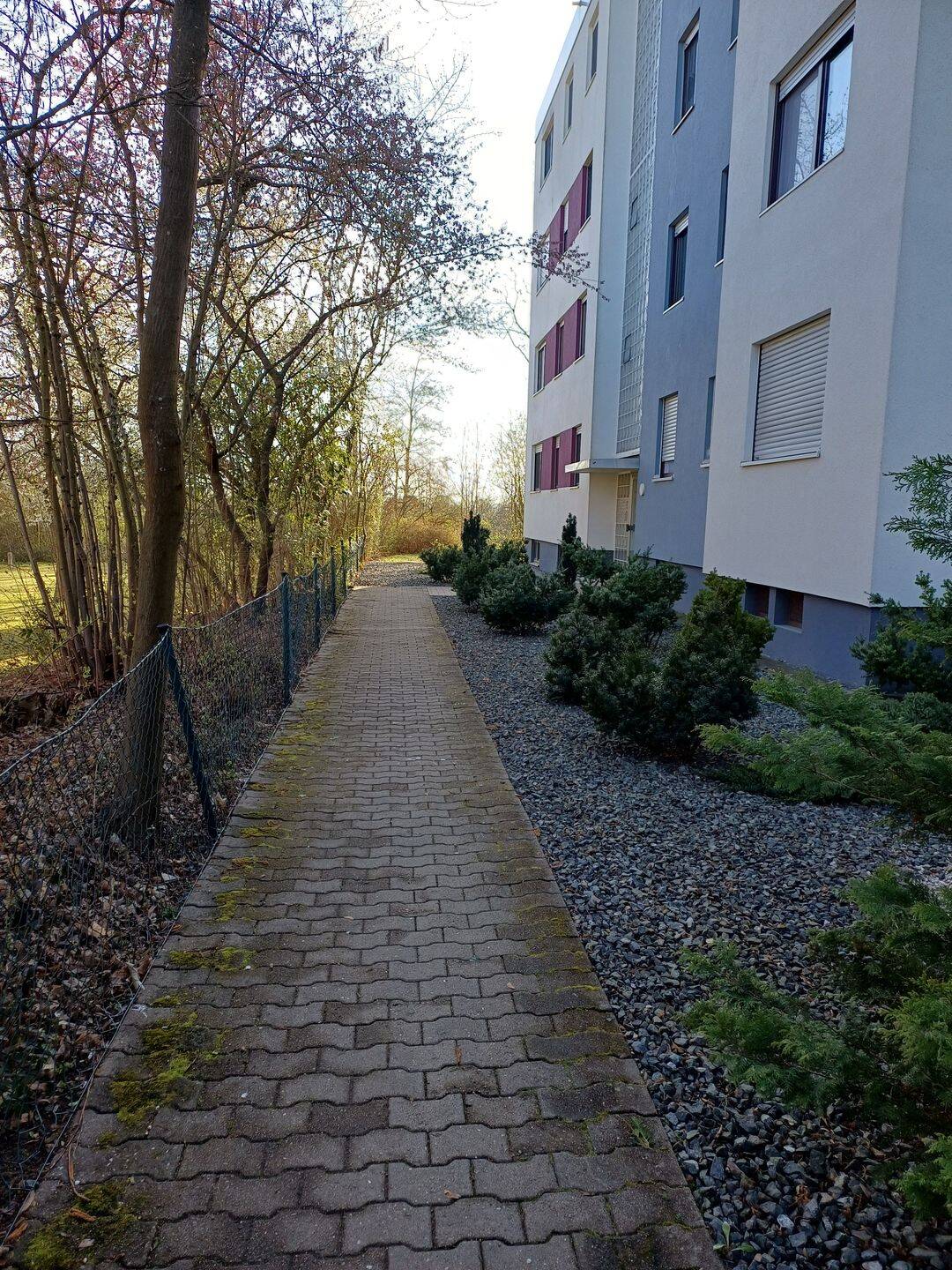 Hochwertig renovierte 3-Zimmer-Wohnung mit Balkon & Kanalblick + EBK + TG in Burgfarrnbach – Fürth – Vorschaubild 2